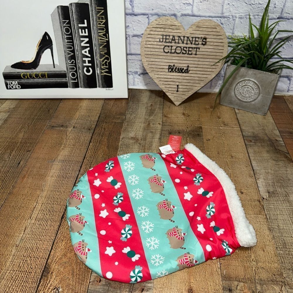 Pusheen 2023 Winter Cat Kit Hideaway Bed Brand‎ New